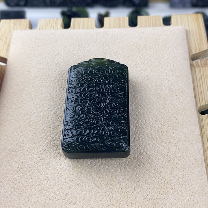 风***淡蛇纹石玉未镶嵌普贤菩萨