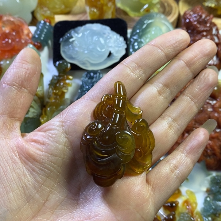 蛇纹石玉未镶嵌颈饰