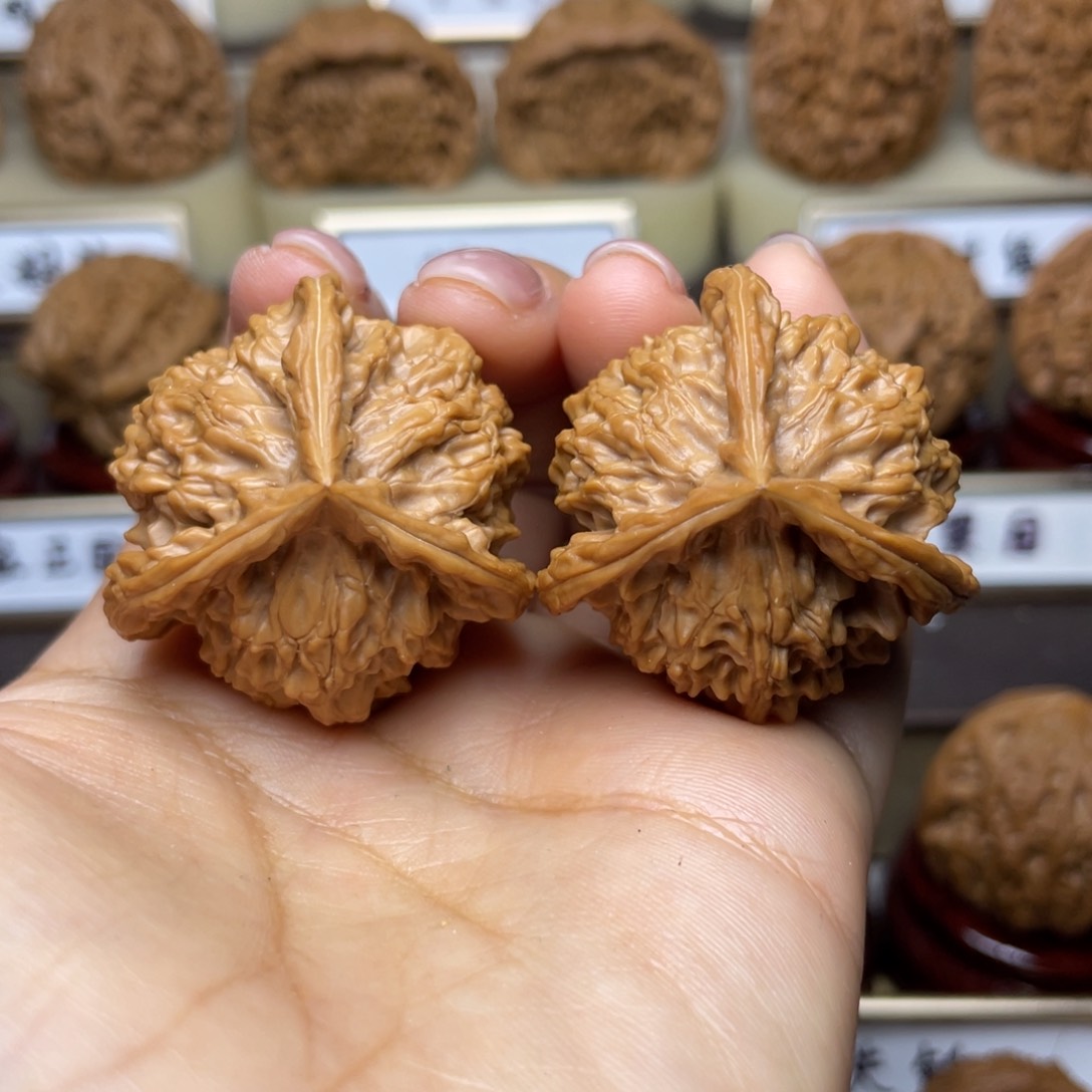 文玩核桃把件盘山三棱