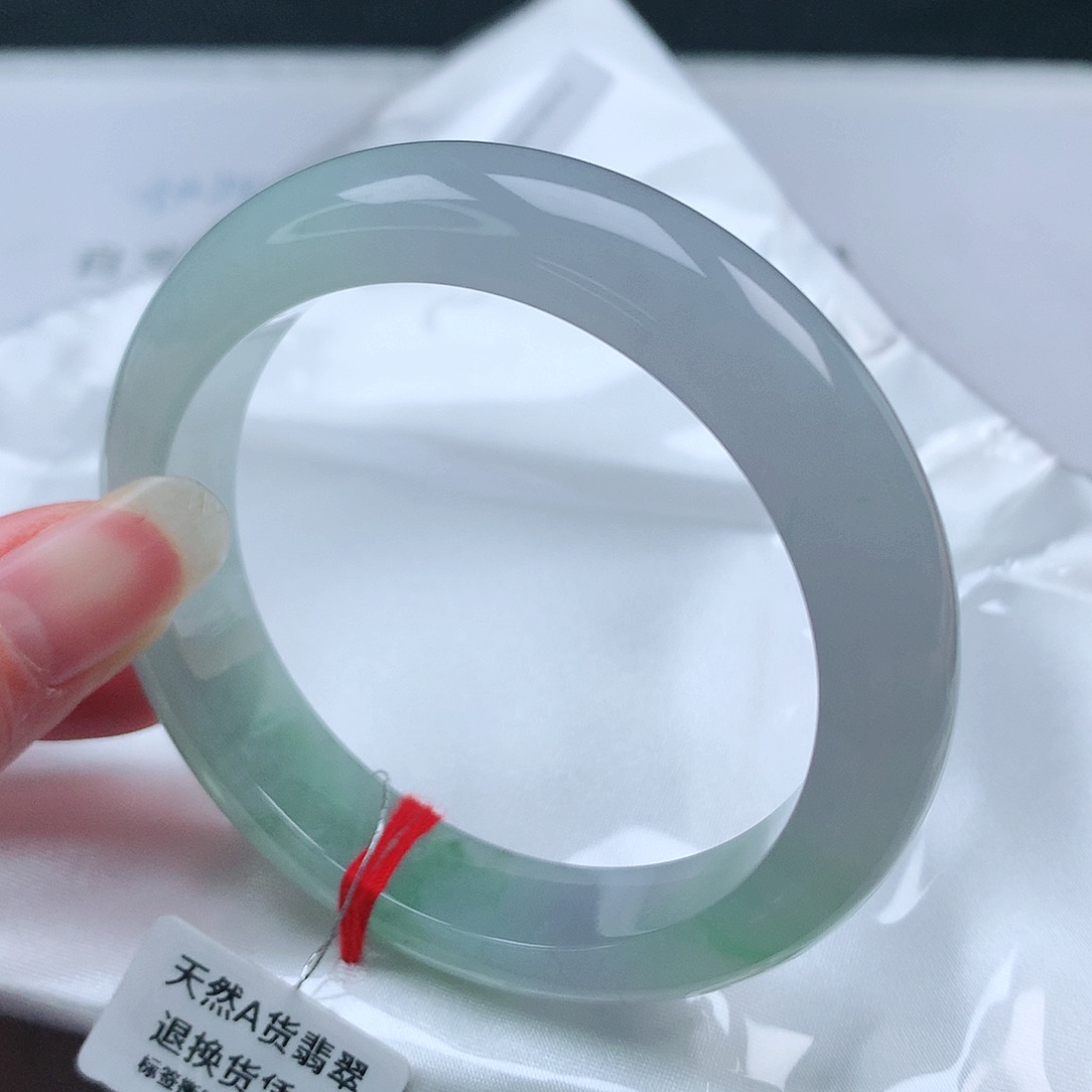 翡翠手镯未镶嵌55圈