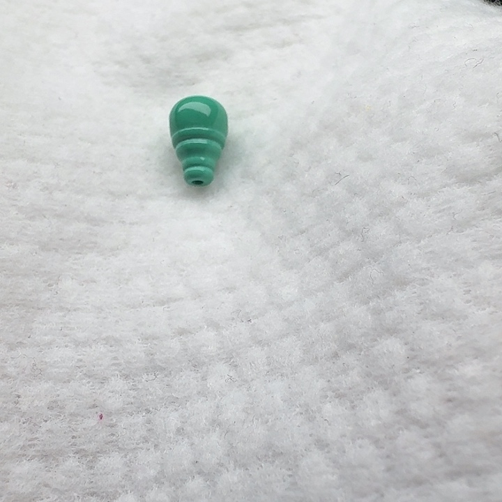 尺寸：对孔8.7左右绿三通一颗，适合搭配3,4,5的串