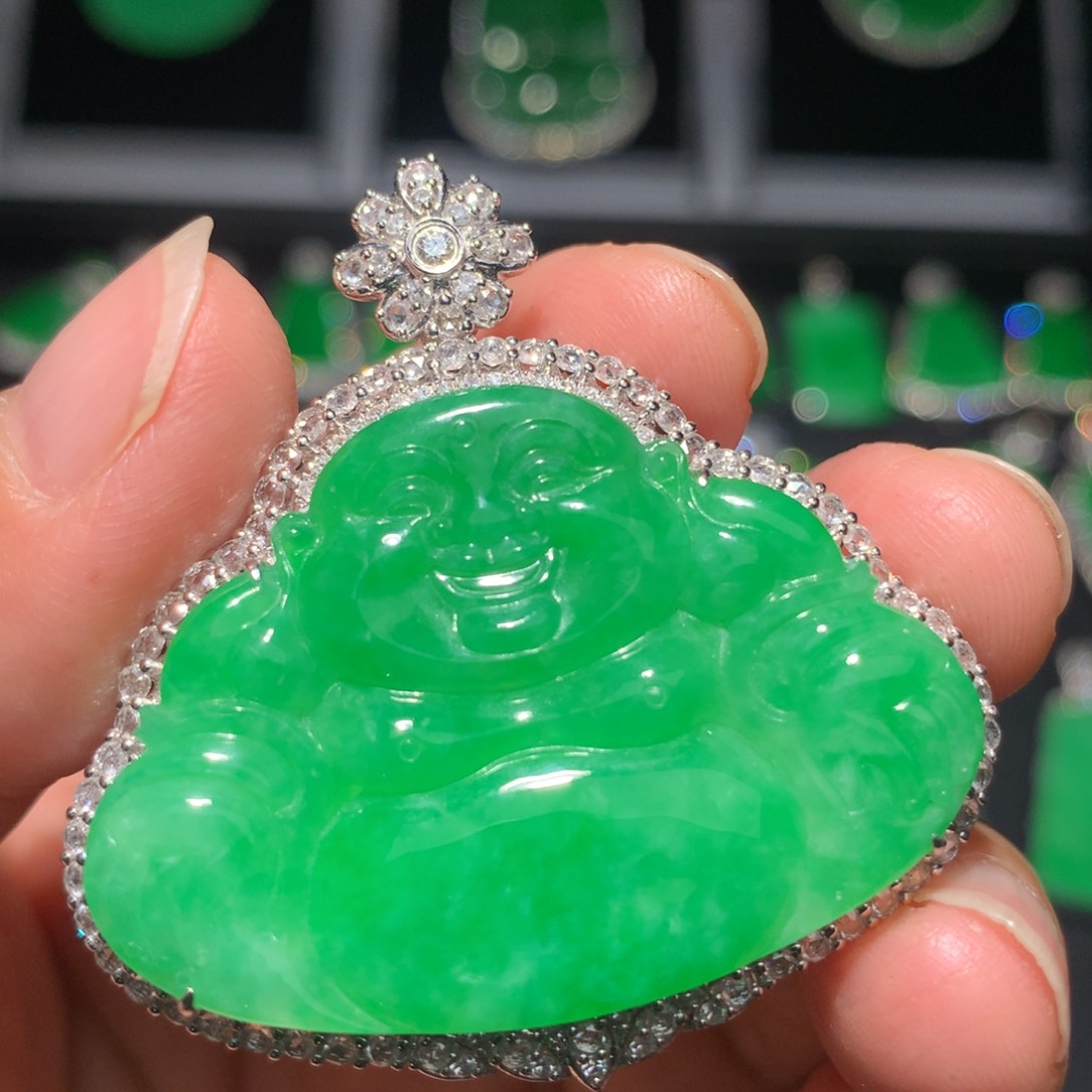 翡翠18K金镶嵌颈饰翡翠