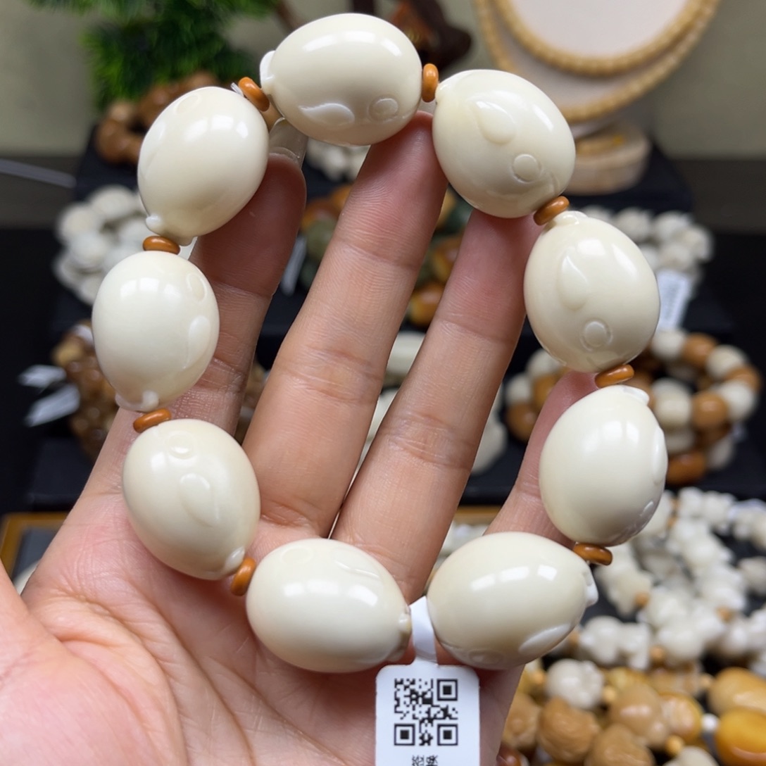 菩提根/象牙果吊坠1.13.140鲸鱼