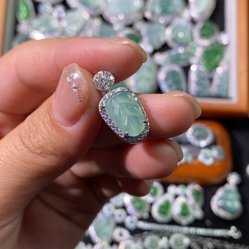 【闪购商品】翡翠颈饰未镶嵌天然