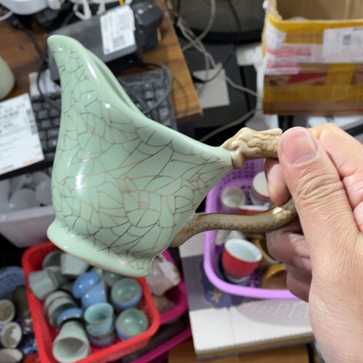 陶瓷艺术品及陶瓷壶