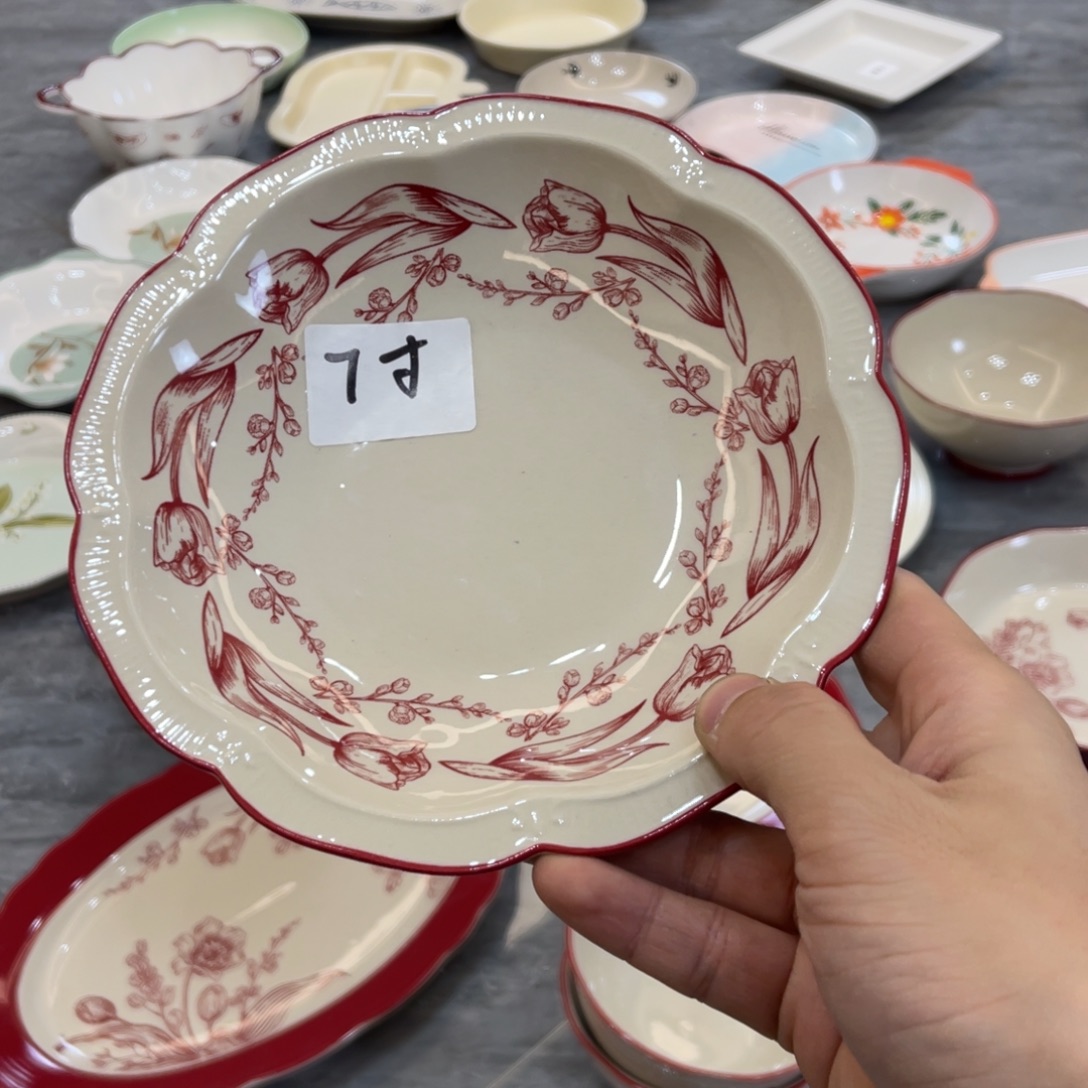 陶瓷微瑕餐具介意勿拍，满18飞！