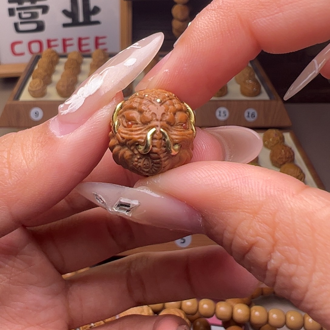 文玩核桃把件镶嵌款象神16左右尺寸全品有正常封口线