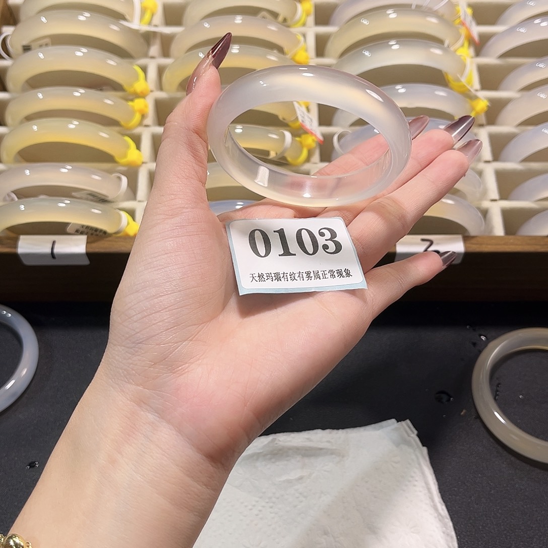 O***.玛瑙/玉髓未镶嵌手镯