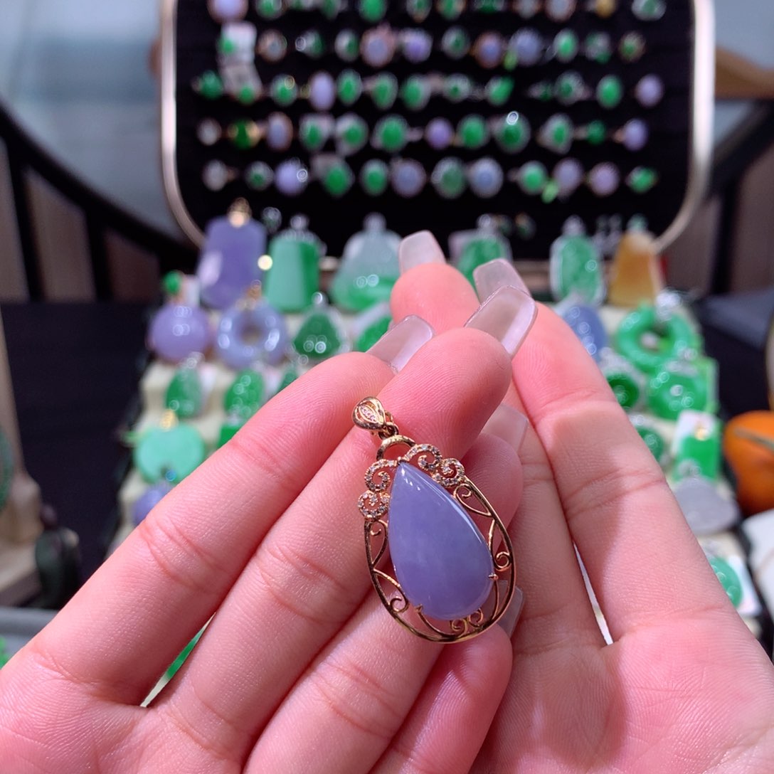 翡翠颈饰18K金镶嵌翡翠