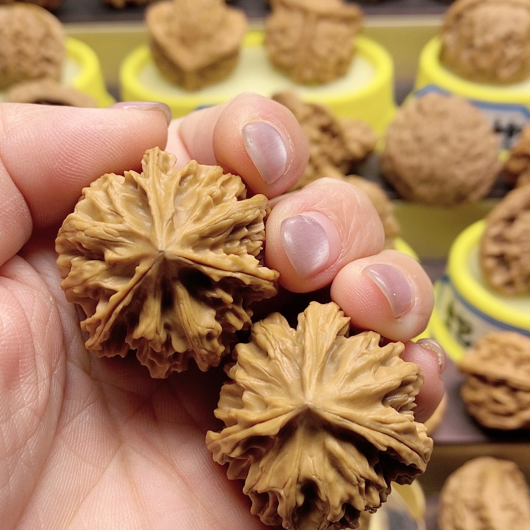 文玩核桃吊坠三棱