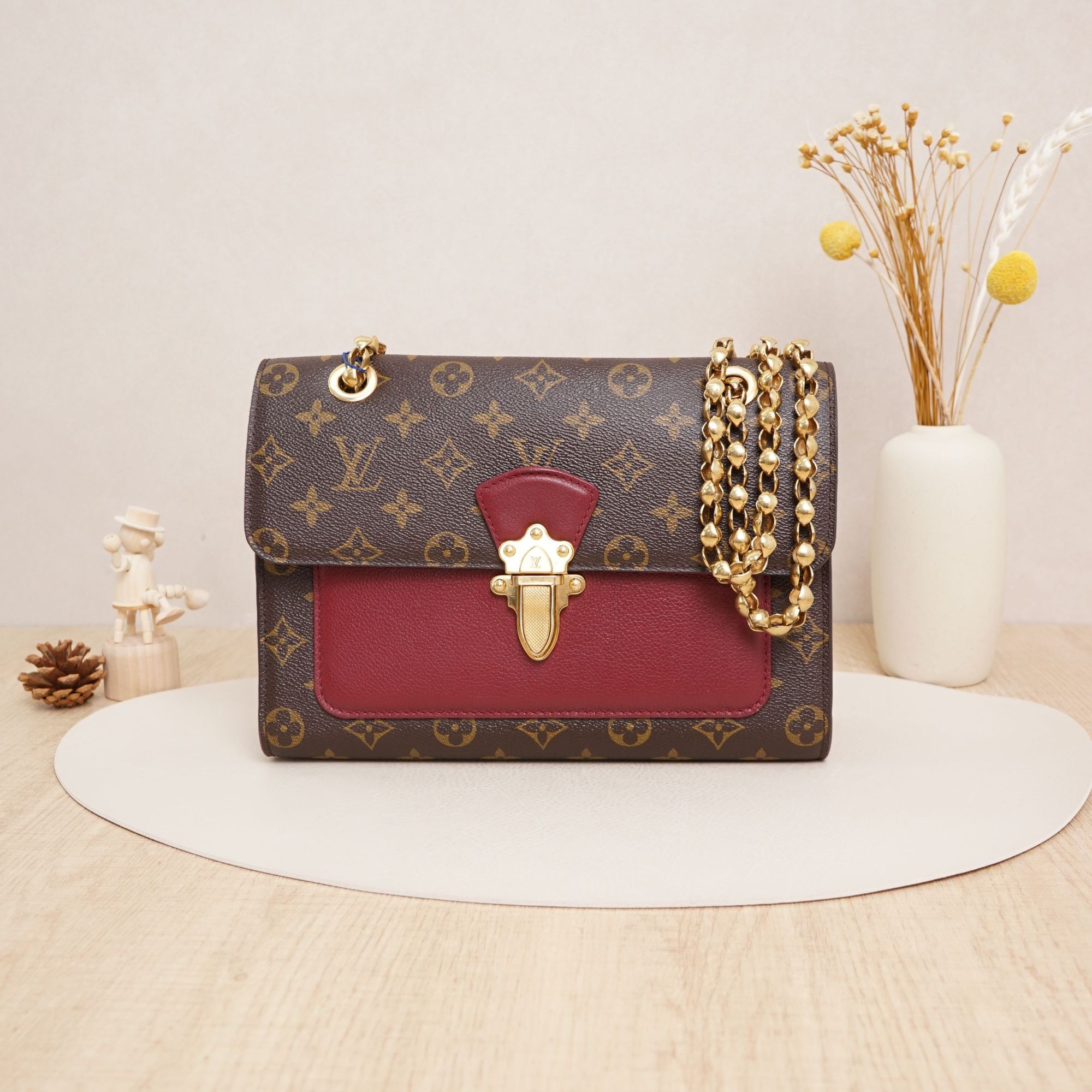95新 LouisVuitton/路易威登 路易威登维多利亚老花拼红/DS027181