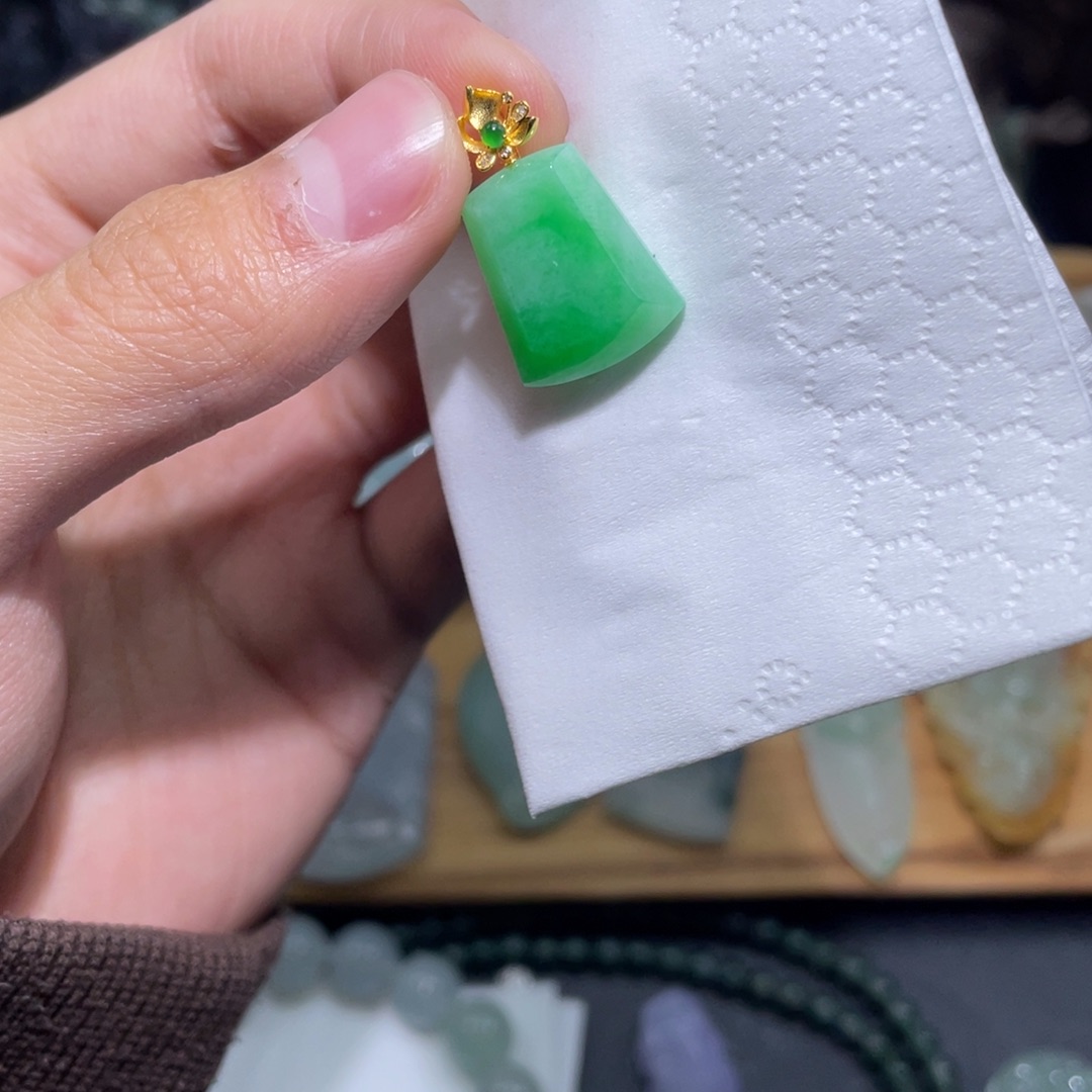 定制翡翠18K金镶嵌吊坠