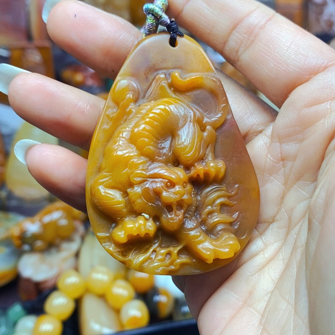 石英质玉未镶嵌颈饰