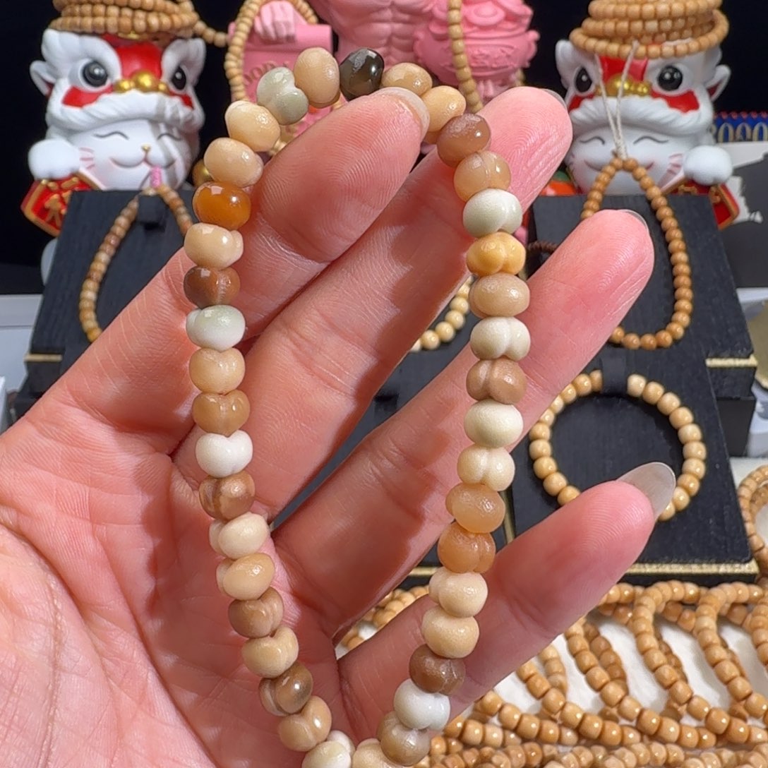 肉****龙脊菩提手串屁桃半玉化手持