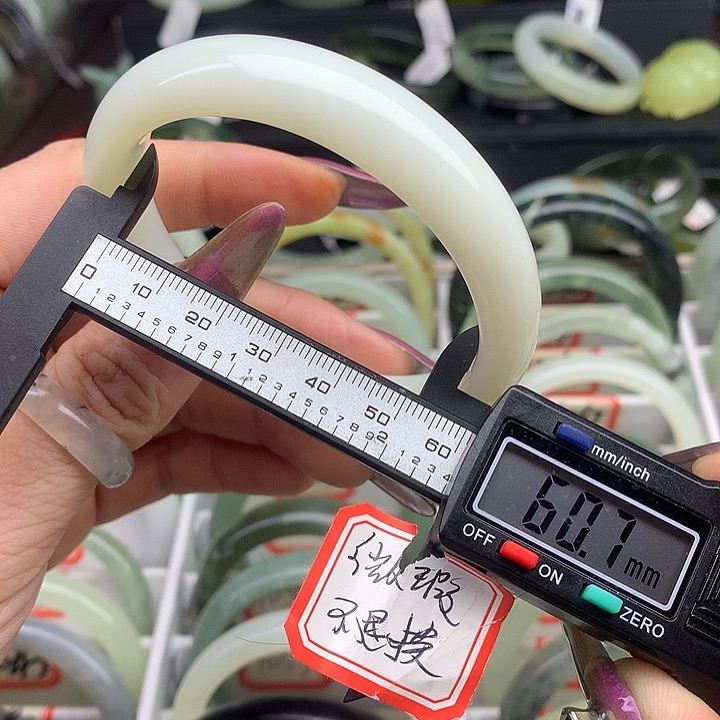 蛇纹石玉手镯未镶嵌1064