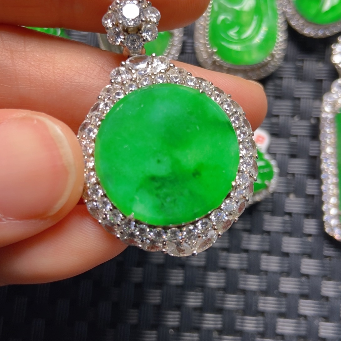 翡翠银S925镶嵌颈饰圆牌吊坠