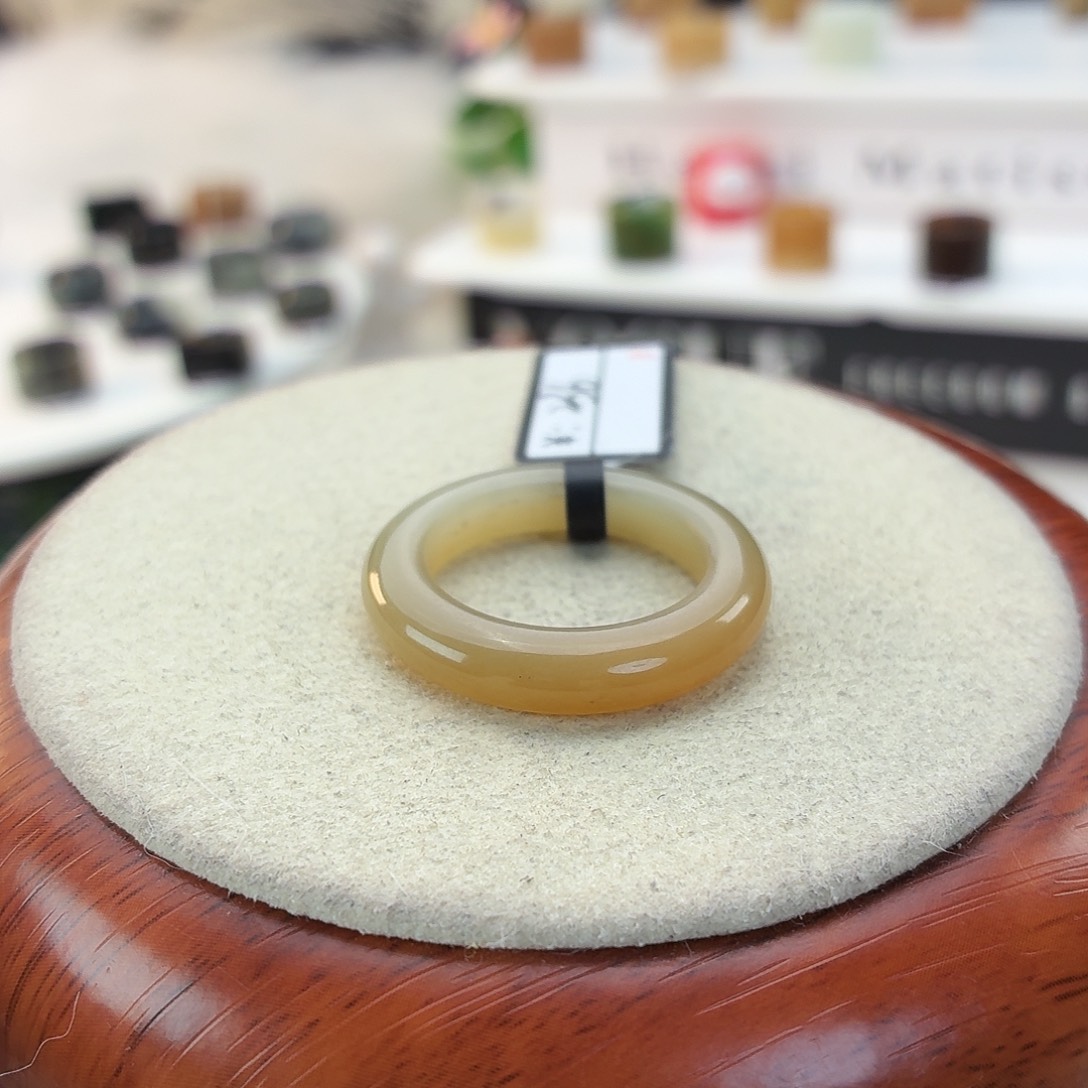 和田玉未镶嵌戒指i10渐变糖泥鳅背19.4mm