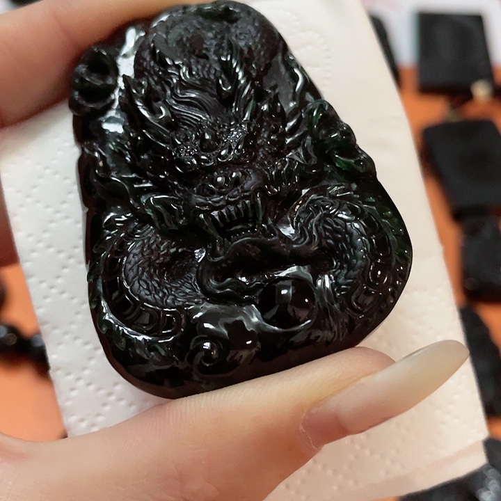 翡翠颈饰未镶嵌全***狮