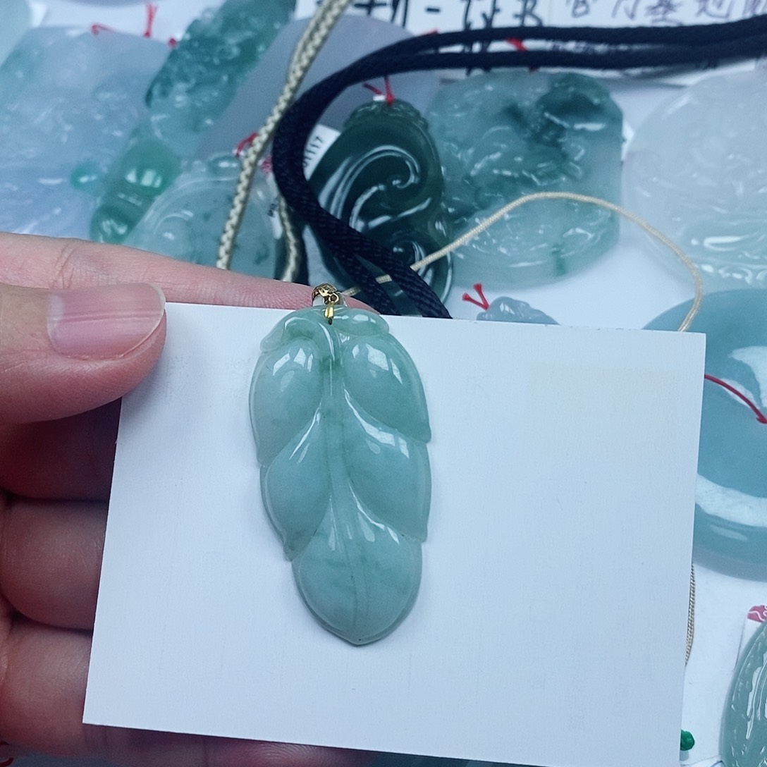 颈饰未镶嵌翡翠吊坠