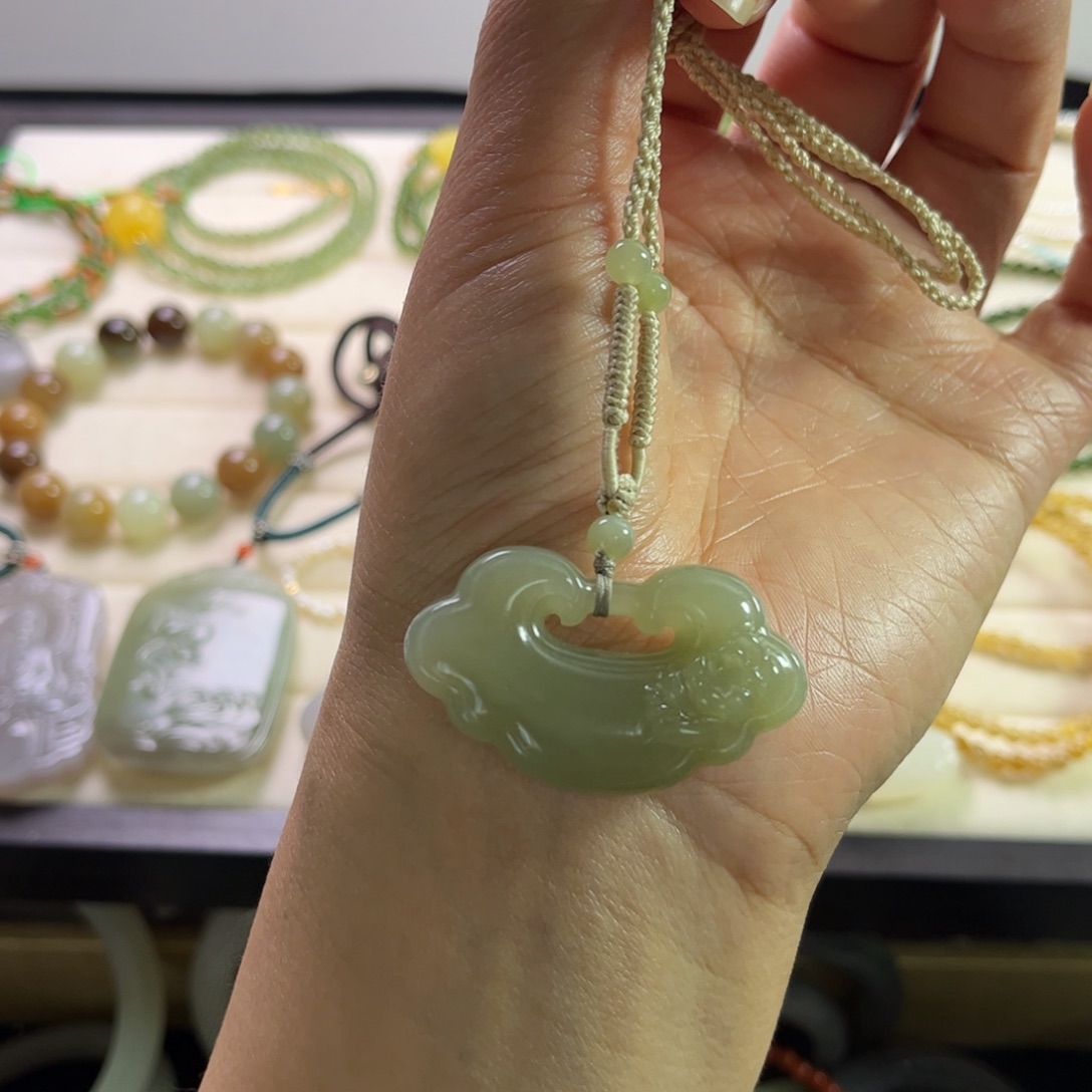 和田玉吊坠未镶嵌