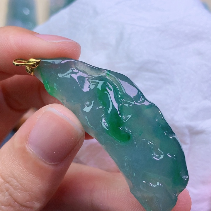 翡翠未镶嵌吊坠(不含链) 2683