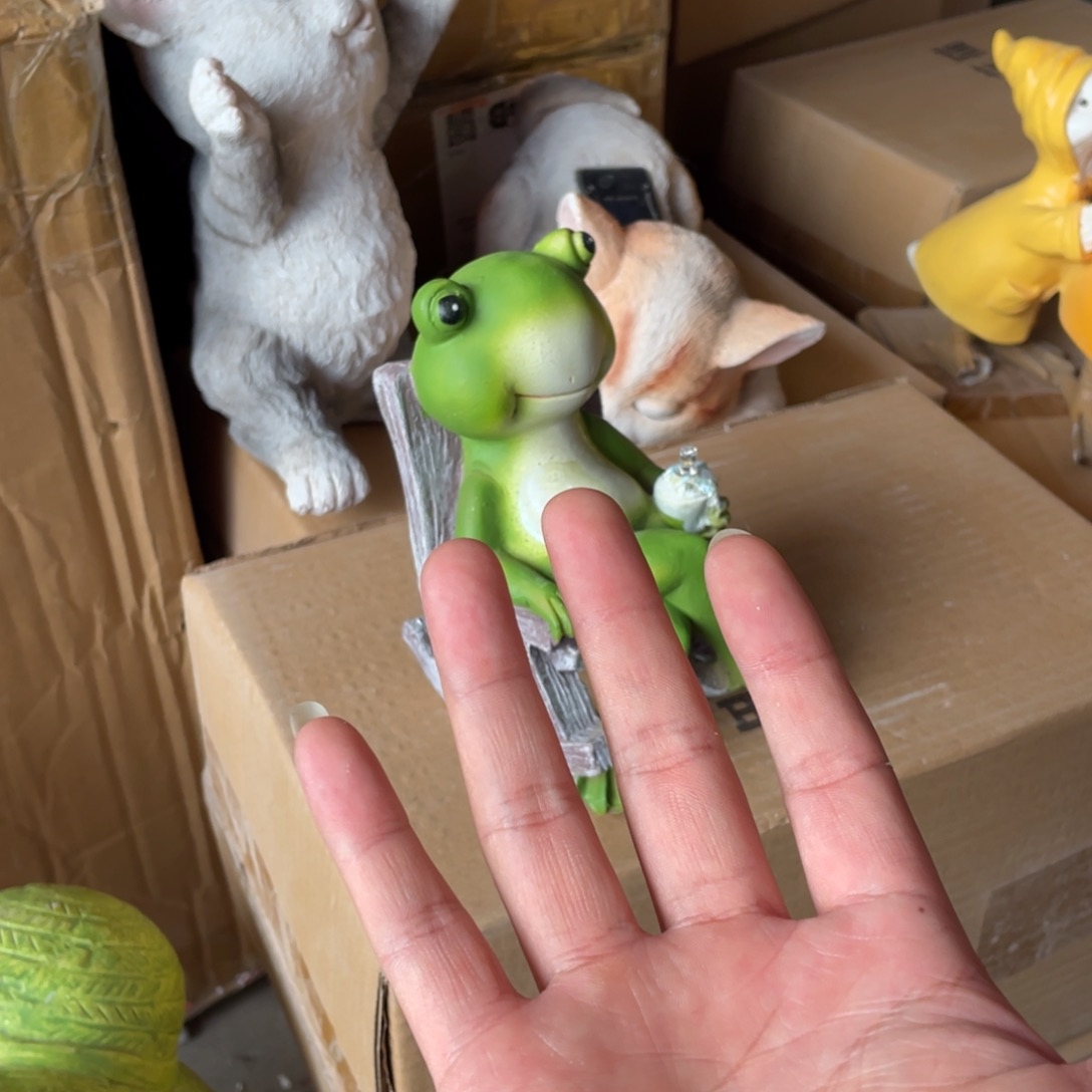 【闪购商品】树脂摇椅青蛙太阳能摆件