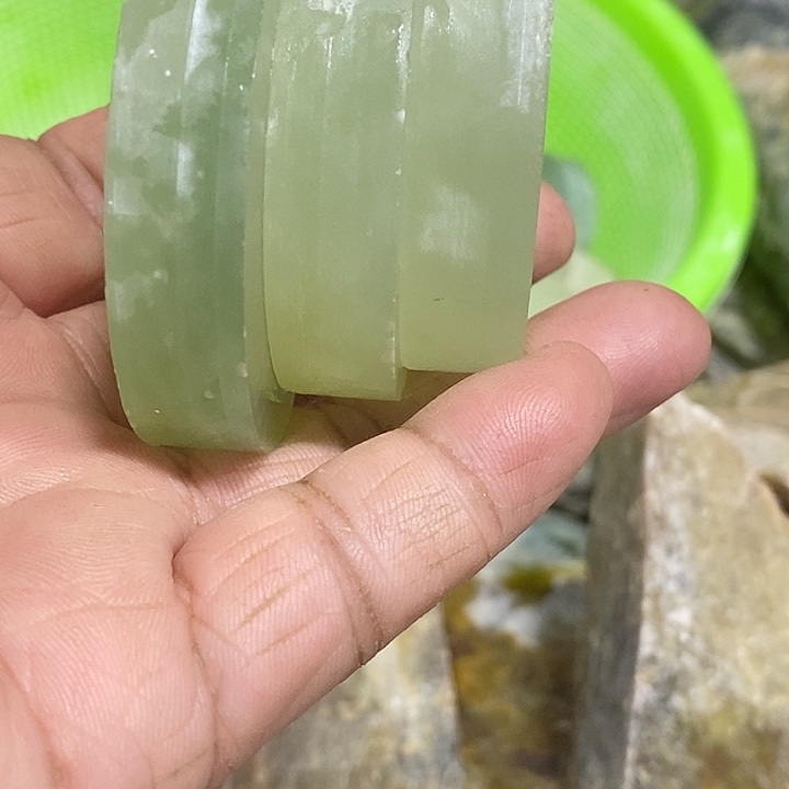 闻***语蛇纹石玉未镶嵌摆件