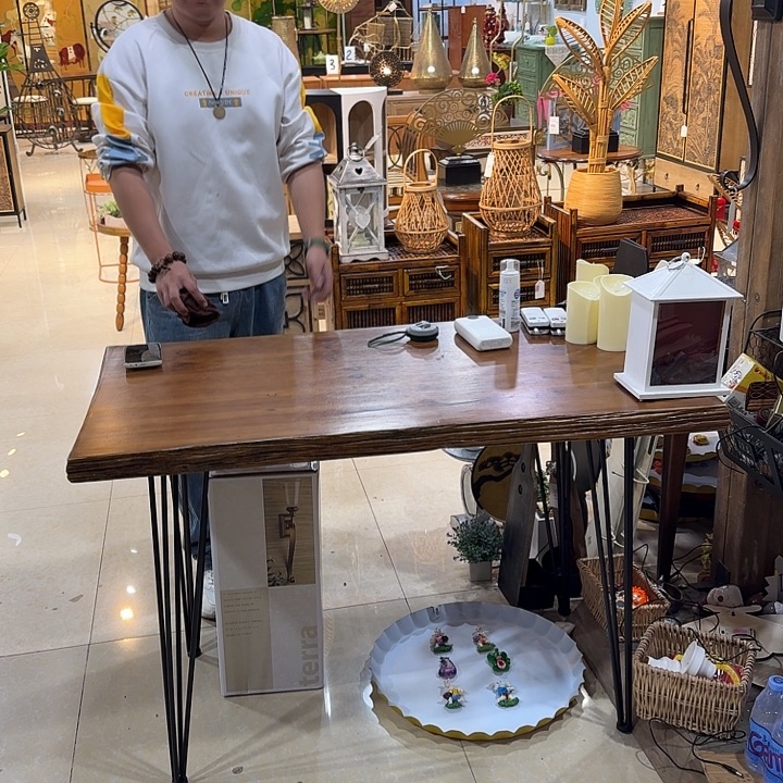 有机玻璃铁木桌子