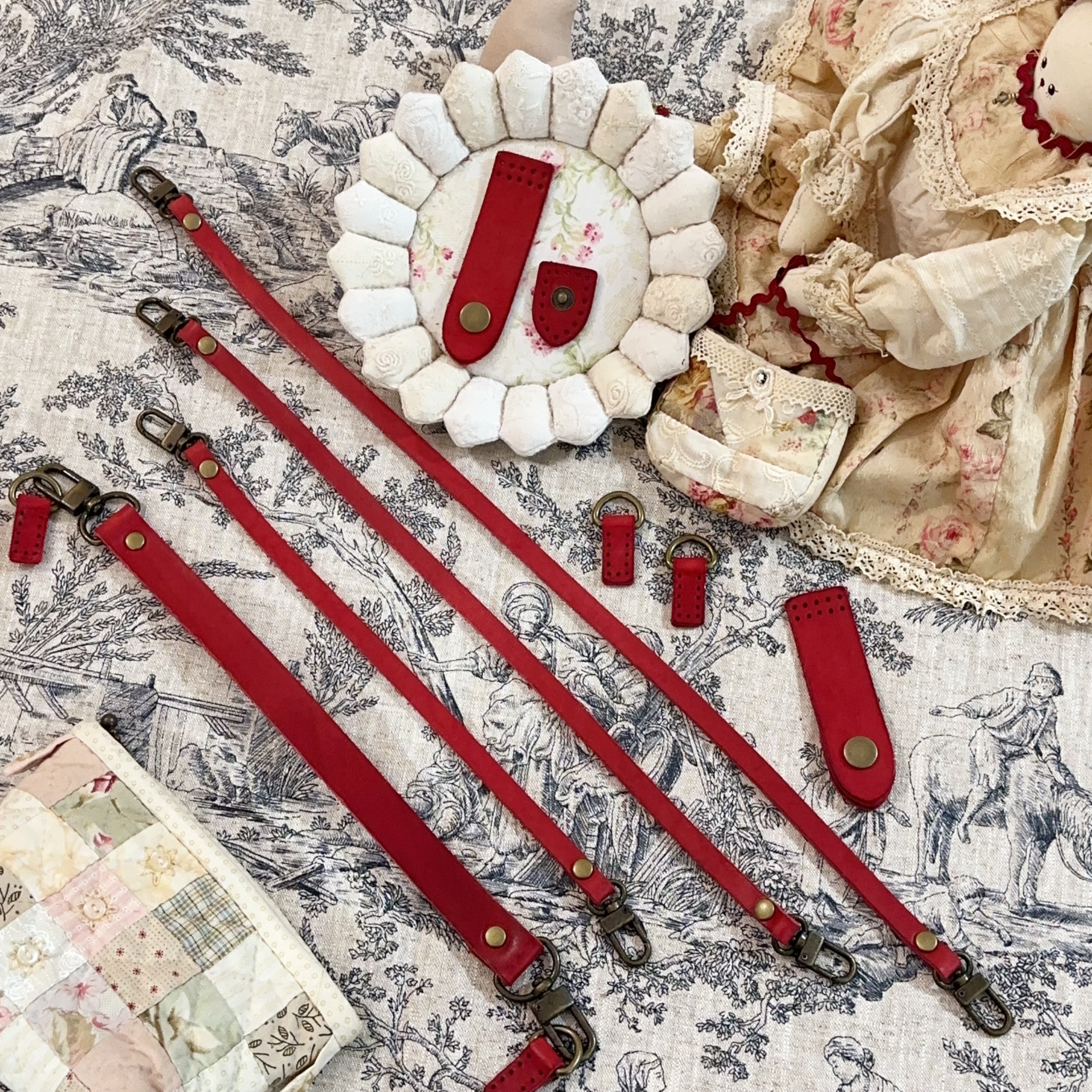 进口皮具—意大利复古红色系皮具，水桶包手拎皮具配件D扣挂耳搭扣