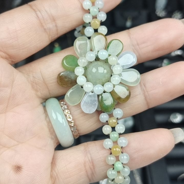 翡翠挂件未镶嵌天然面料a货手牌。