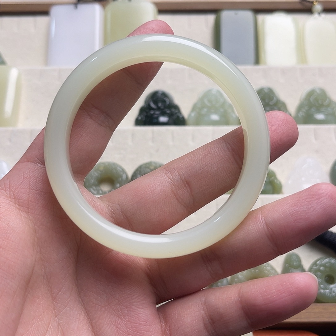 小***瓜和田玉未镶嵌颈饰