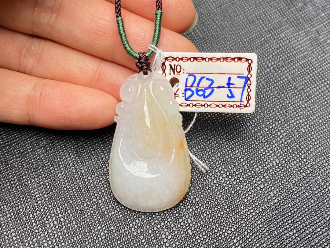 天然翡翠A货-B63-57-配绳配盒子有证书气质白色时尚精雕