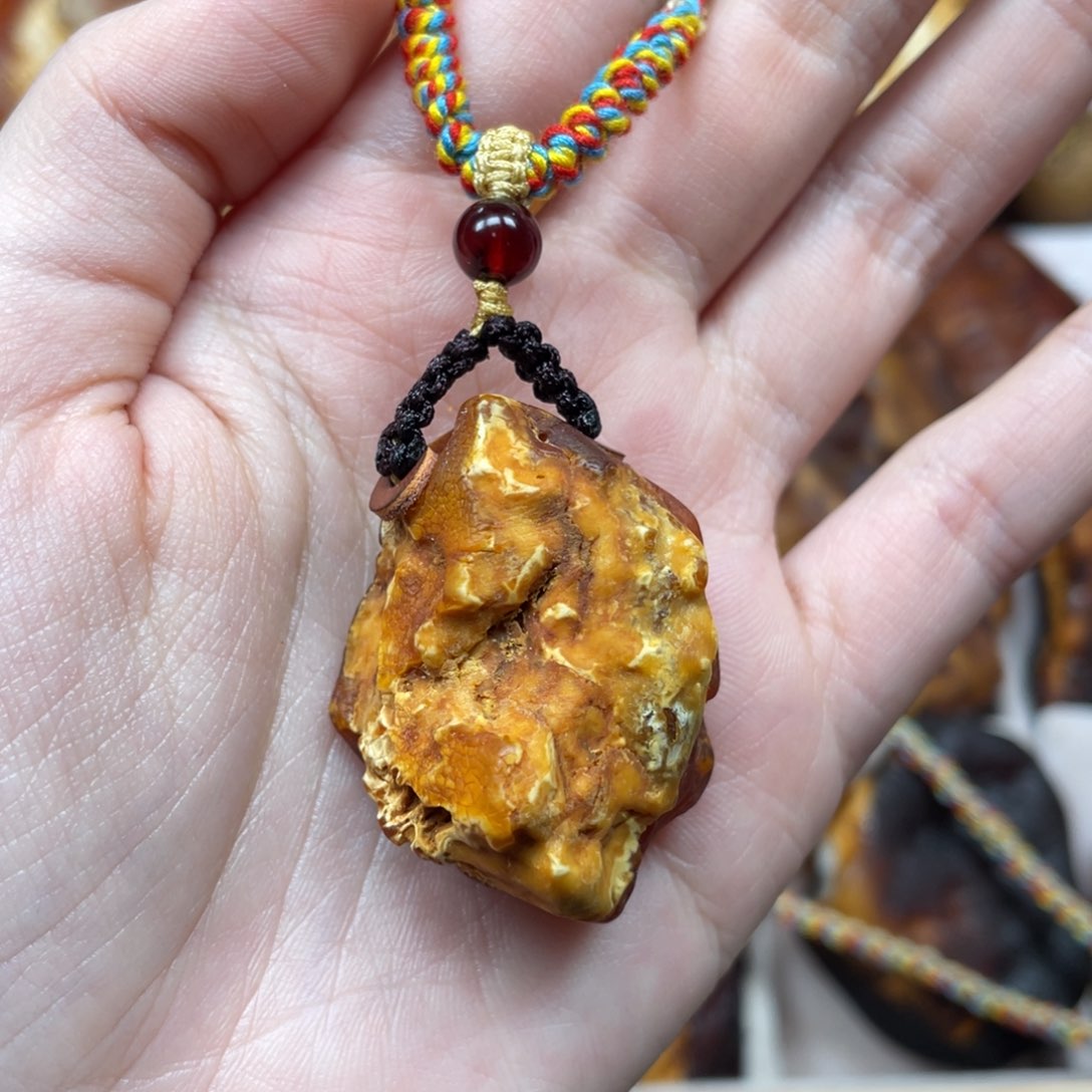 琥珀珠宝奇石未镶嵌