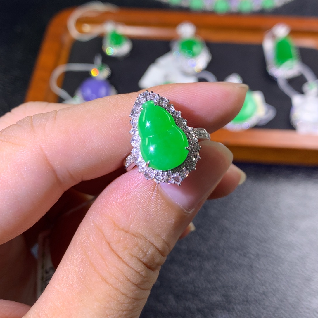 18K金镶嵌戒指翡翠两用款