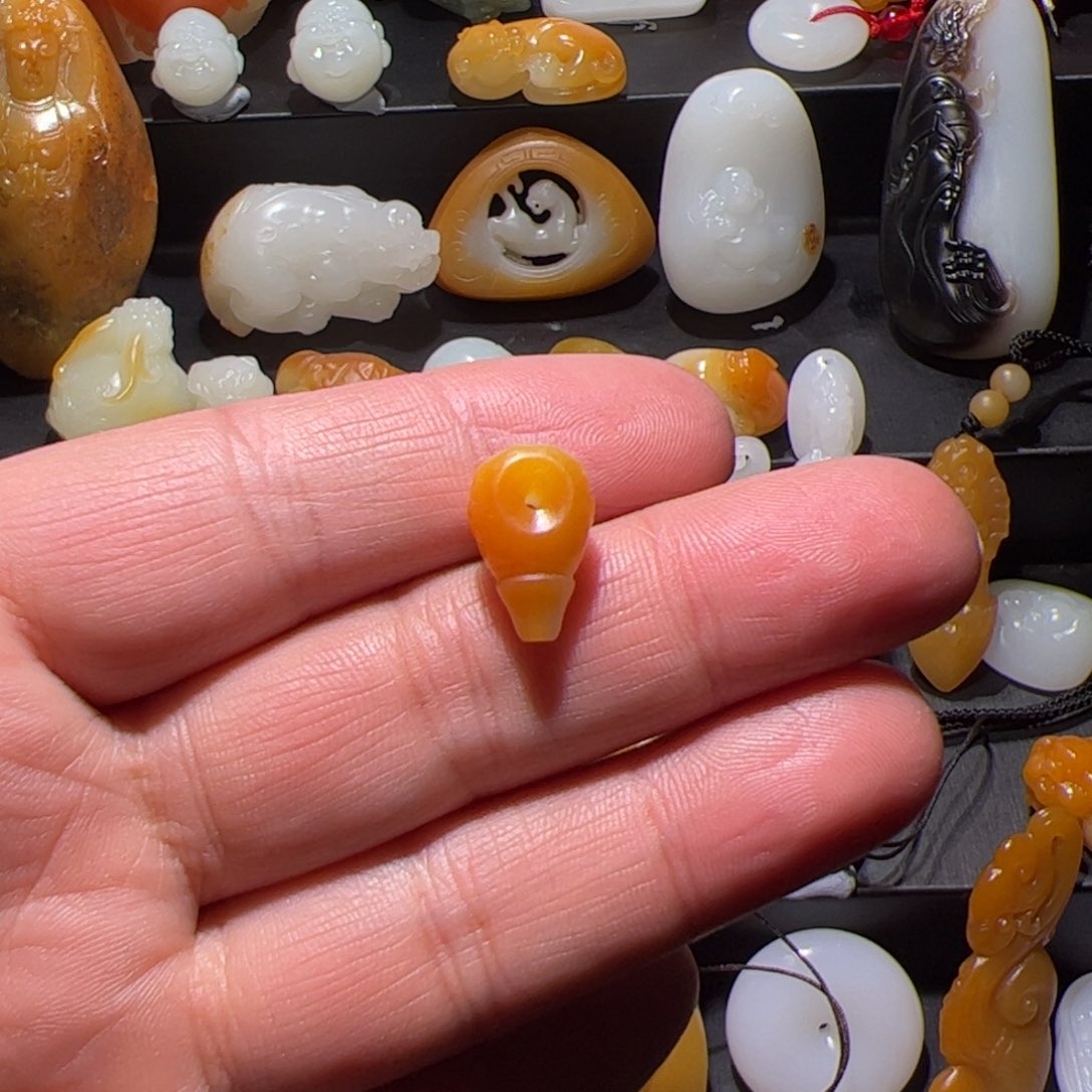 和田玉挂件未镶嵌远***者