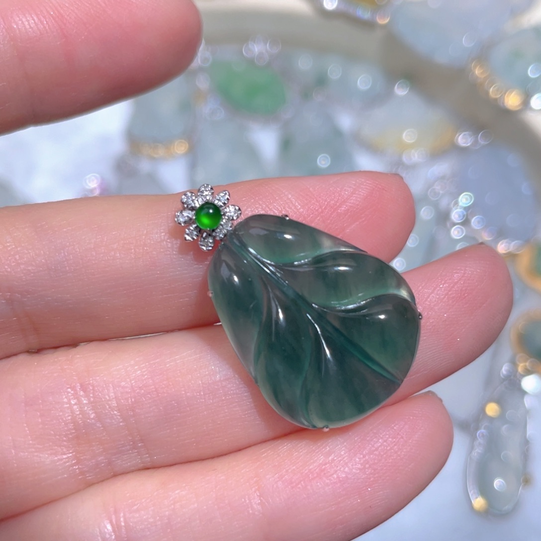 翡翠颈饰18K金镶嵌翡翠