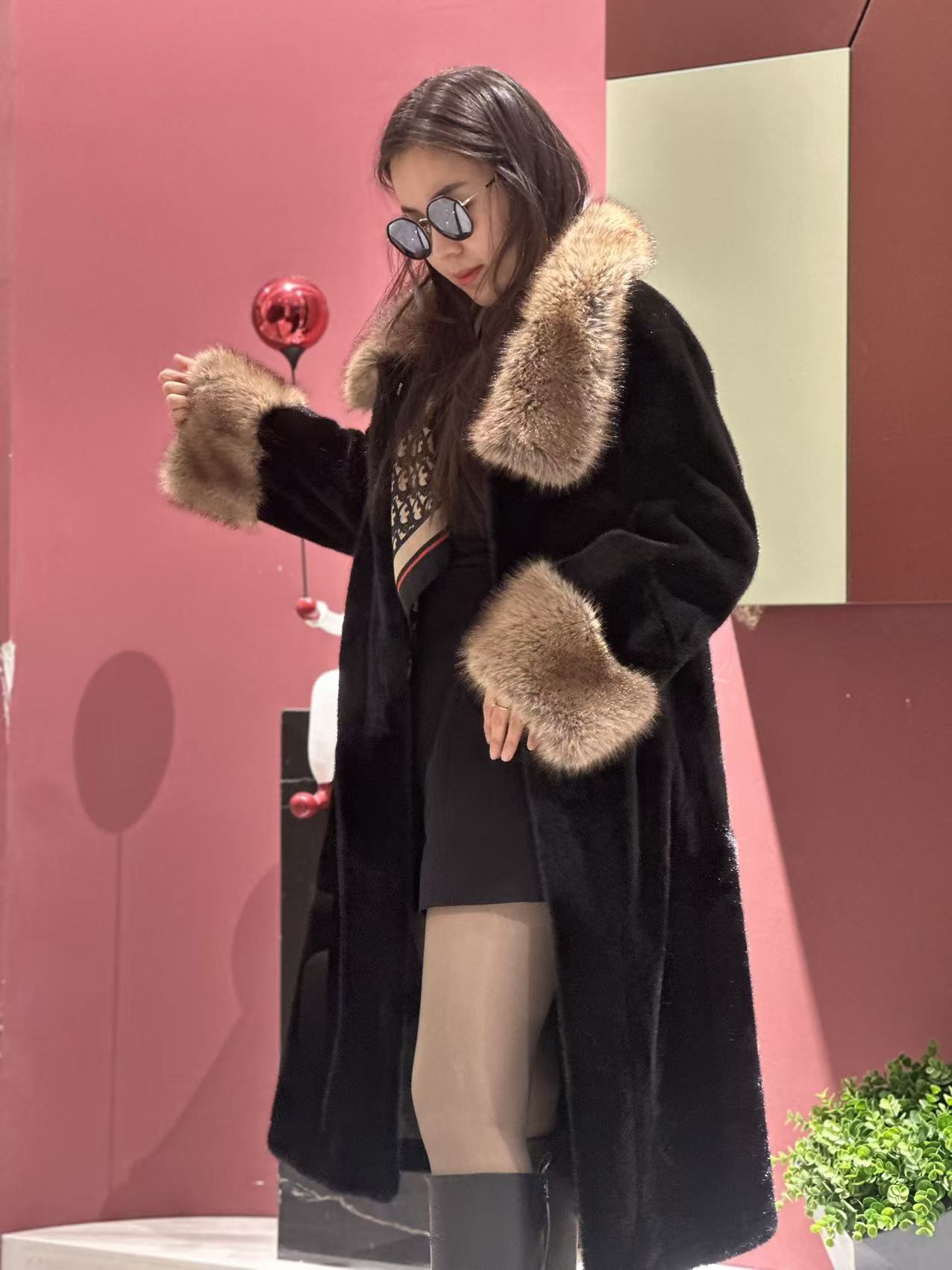 人造皮草 女款皮草外套宽松型风衣A字版厚款长款冬季轻奢女装