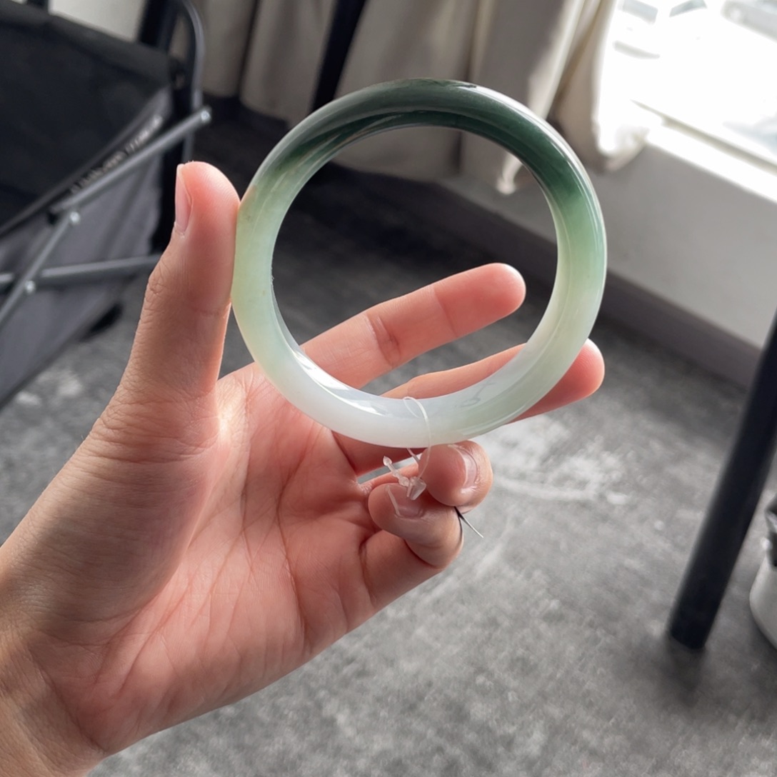 翡翠手镯未镶嵌翡翠手镯