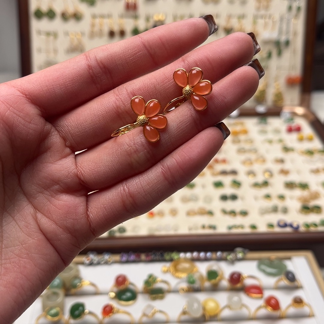 恭***喜和田玉银S925镀金镶嵌耳坠