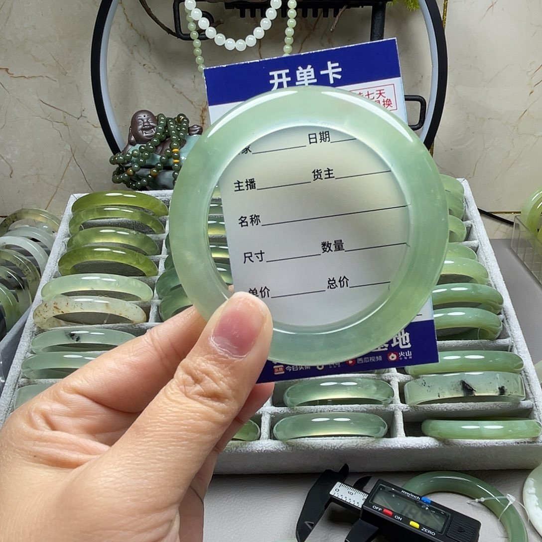 桅***花蛇纹石玉未镶嵌手镯微瑕