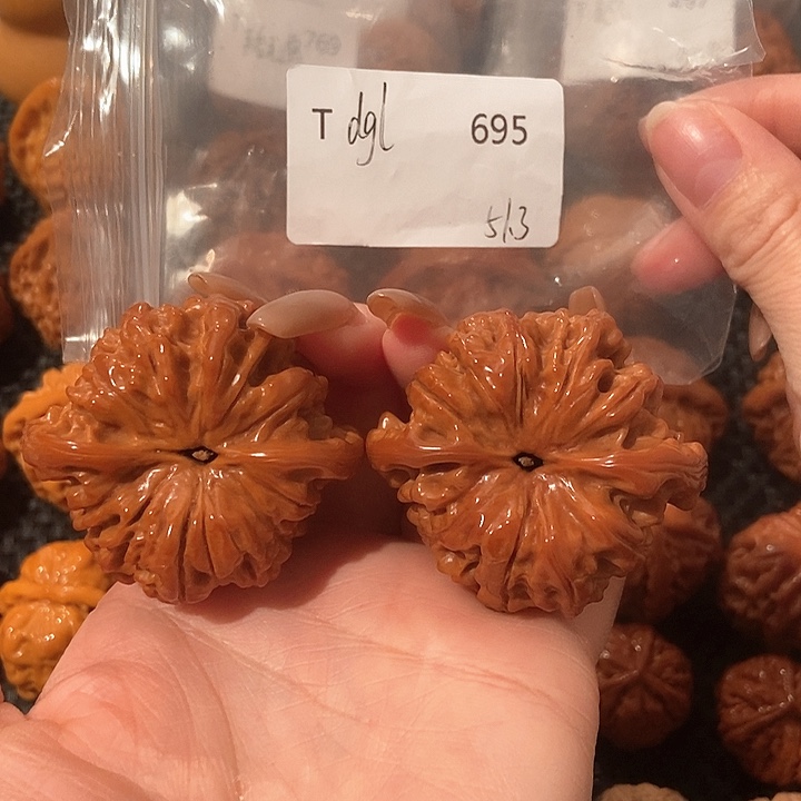 文玩核桃吊坠官帽51.6