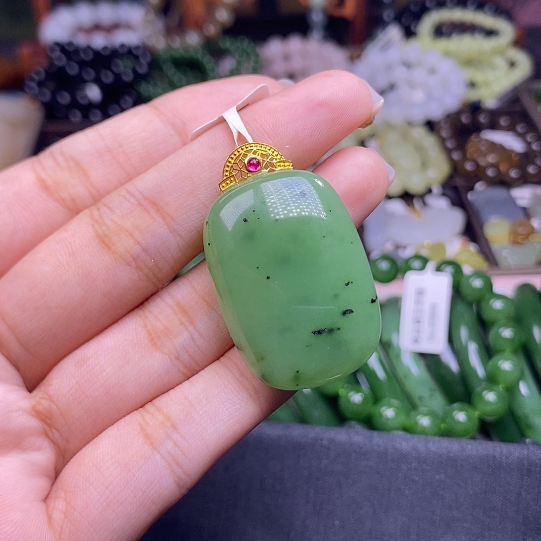 和田玉未镶嵌颈饰碧玉乌兰海金镶无事牌