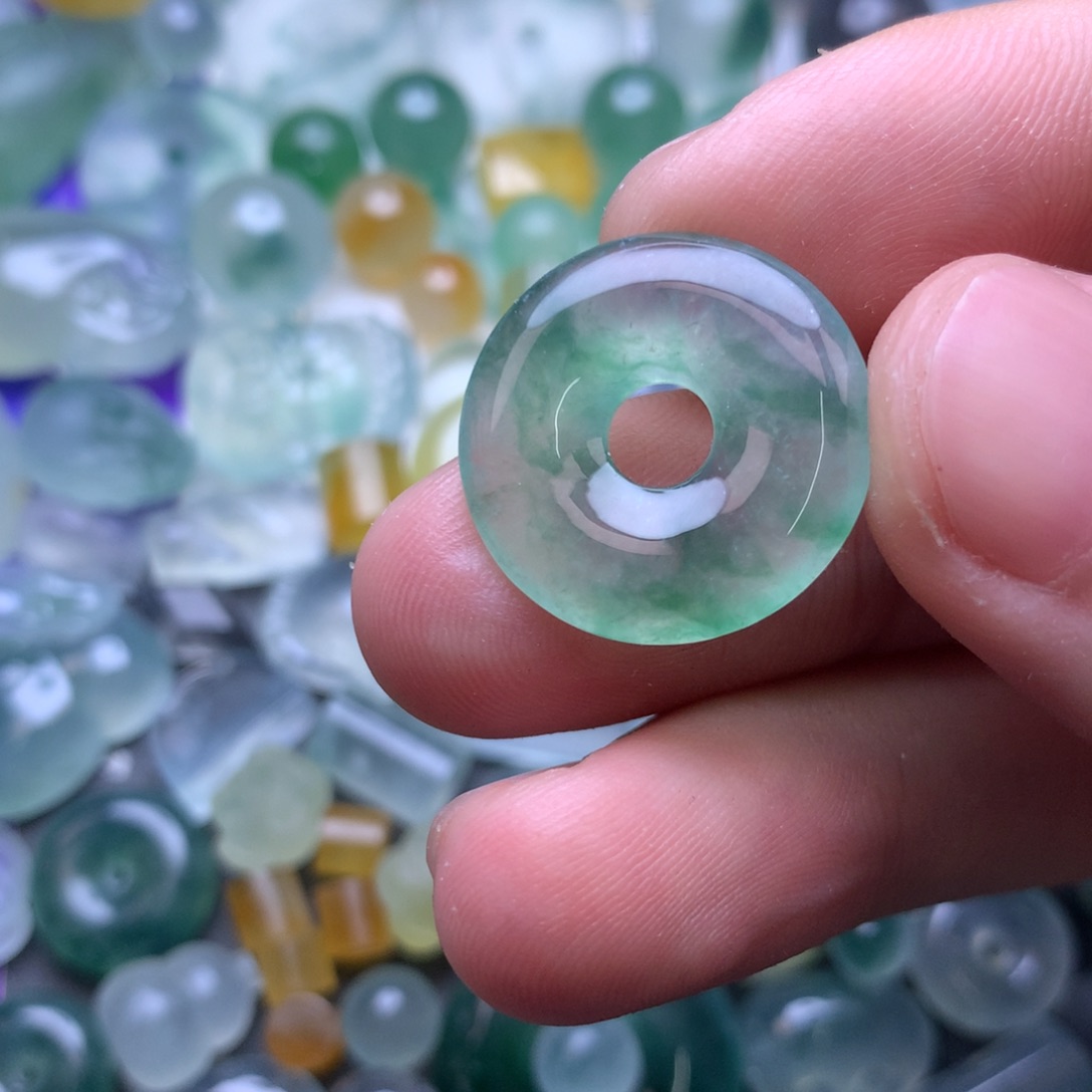 定制翡翠未镶嵌挂件