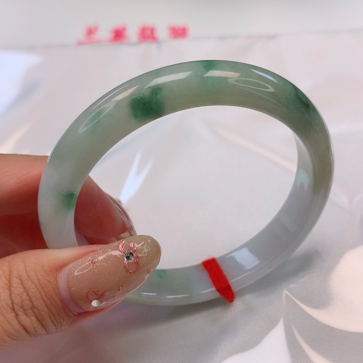 翡翠手镯未镶嵌52圈