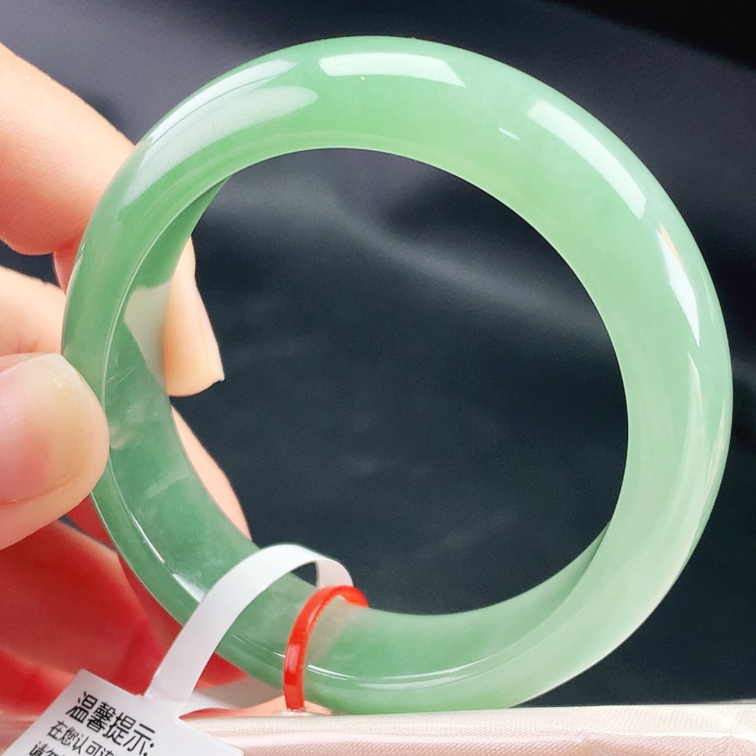 未镶嵌手镯（贵妃镯）翡翠57贵妃