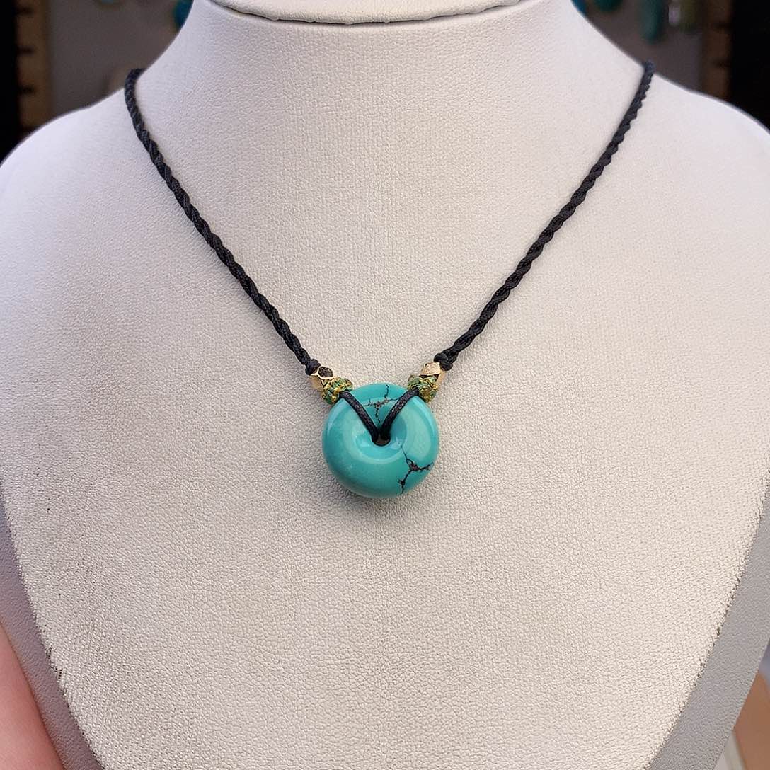 绿松石未镶嵌颈饰