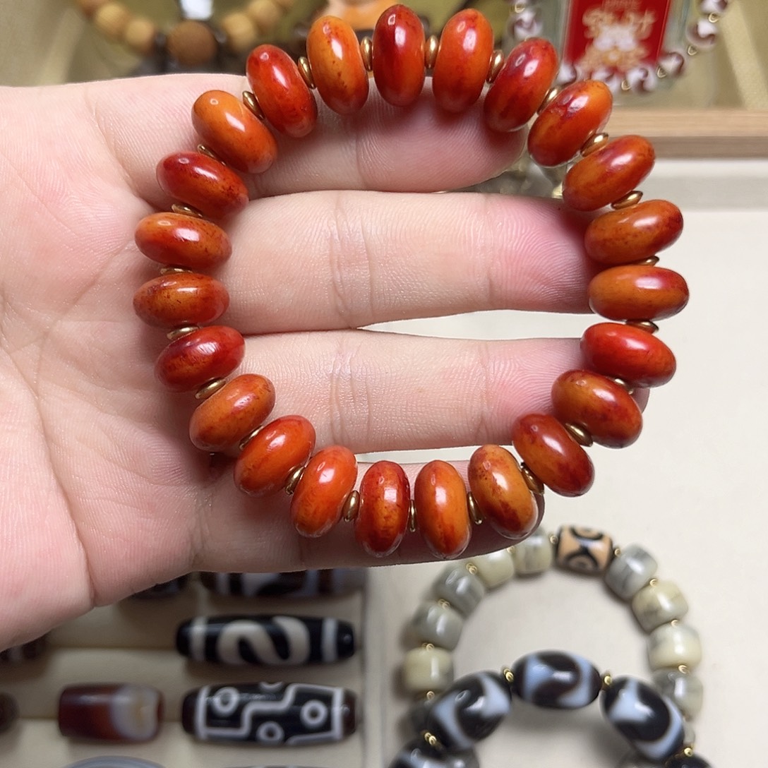 无合金沁红扁珠手串