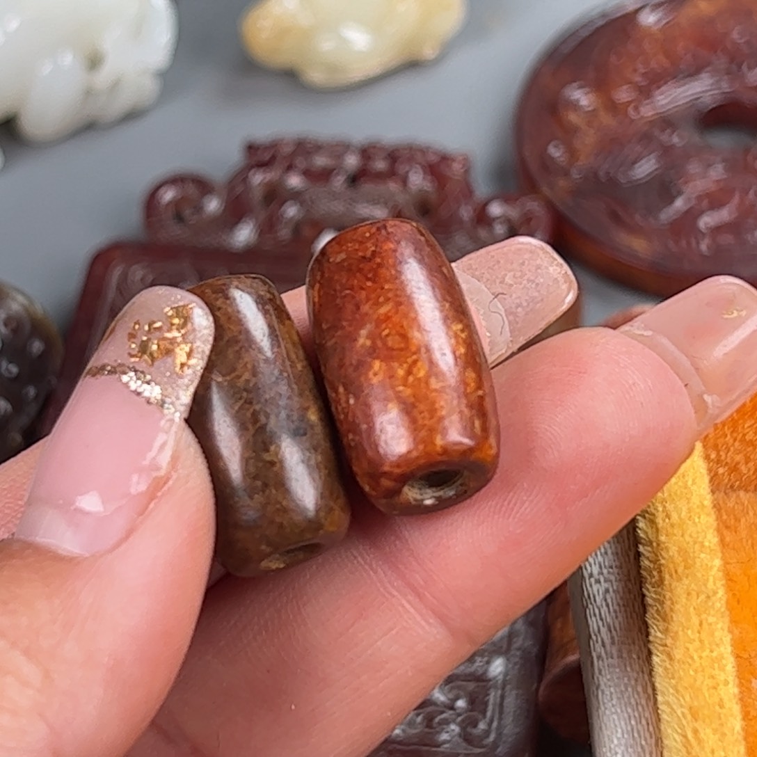 和田玉颈饰未镶嵌阿***家