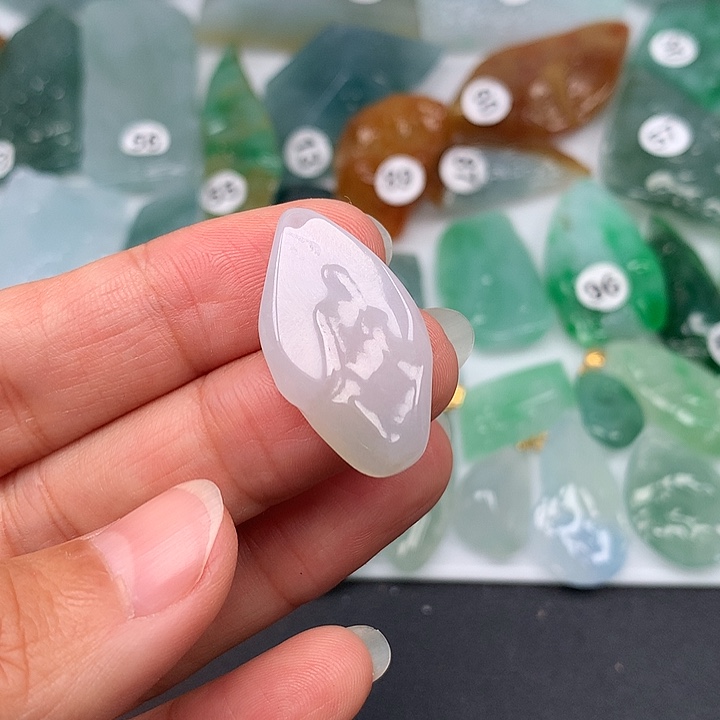 翡翠未镶嵌颈饰随型