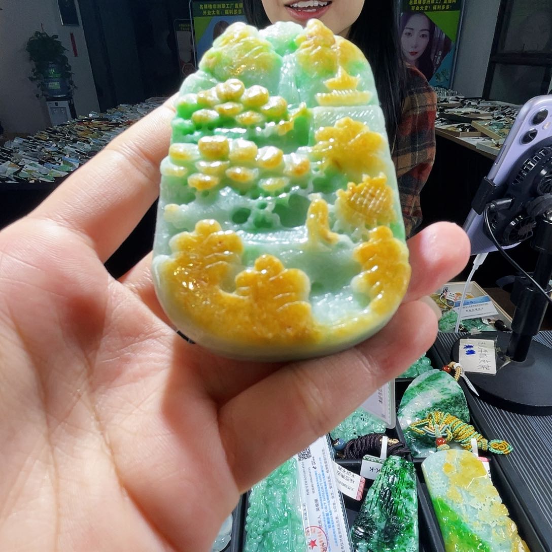 颈饰未镶嵌翡翠一